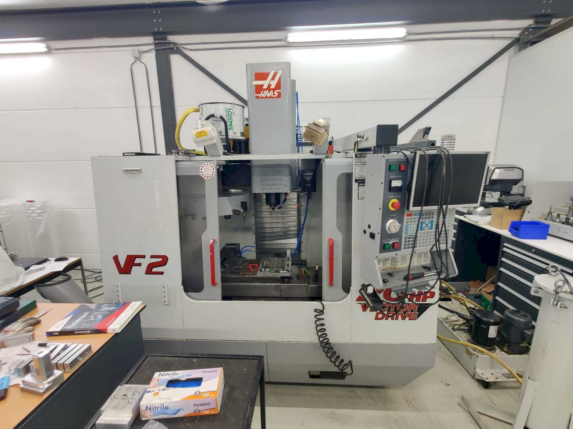 Vooraanzicht van HAAS VF2HE machine