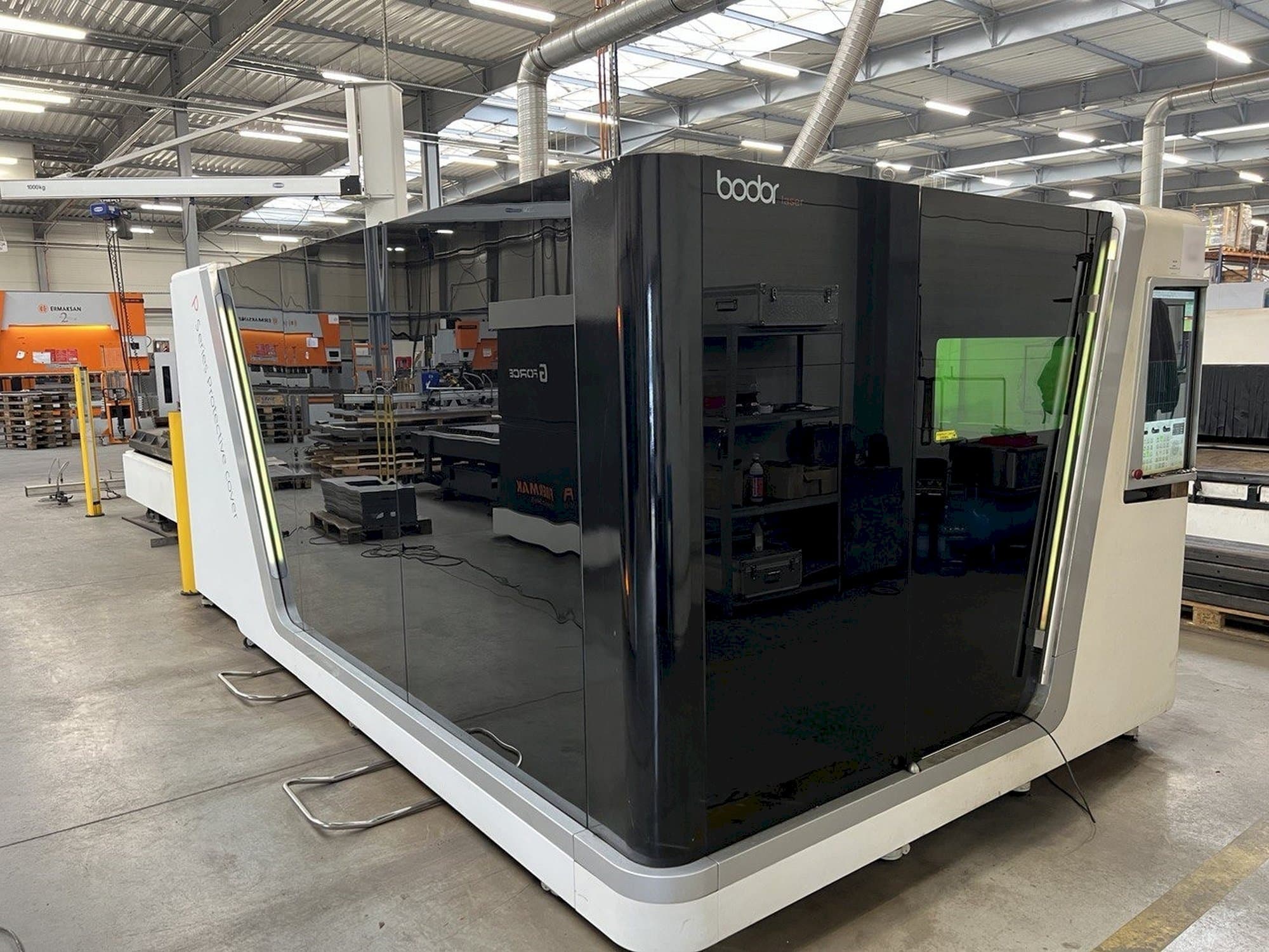 Vooraanzicht  van Bodor P3015  machine