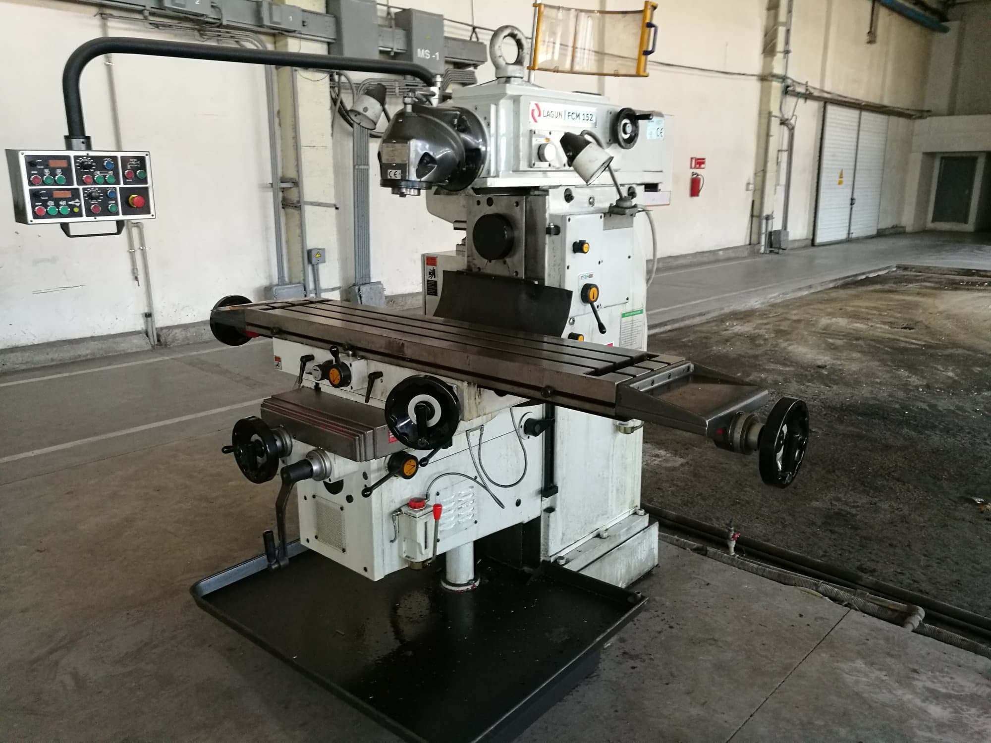Recht aanzicht van Lagun FCM 152 machine