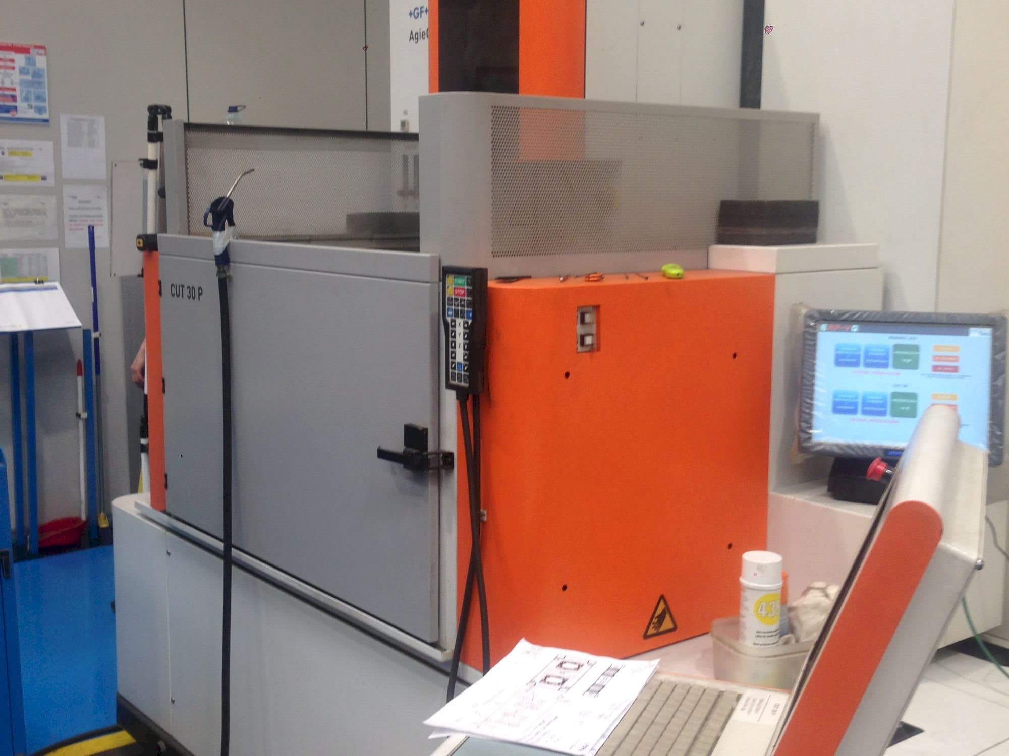 Vooraanzicht van CHARMILLES CUT 30P machine