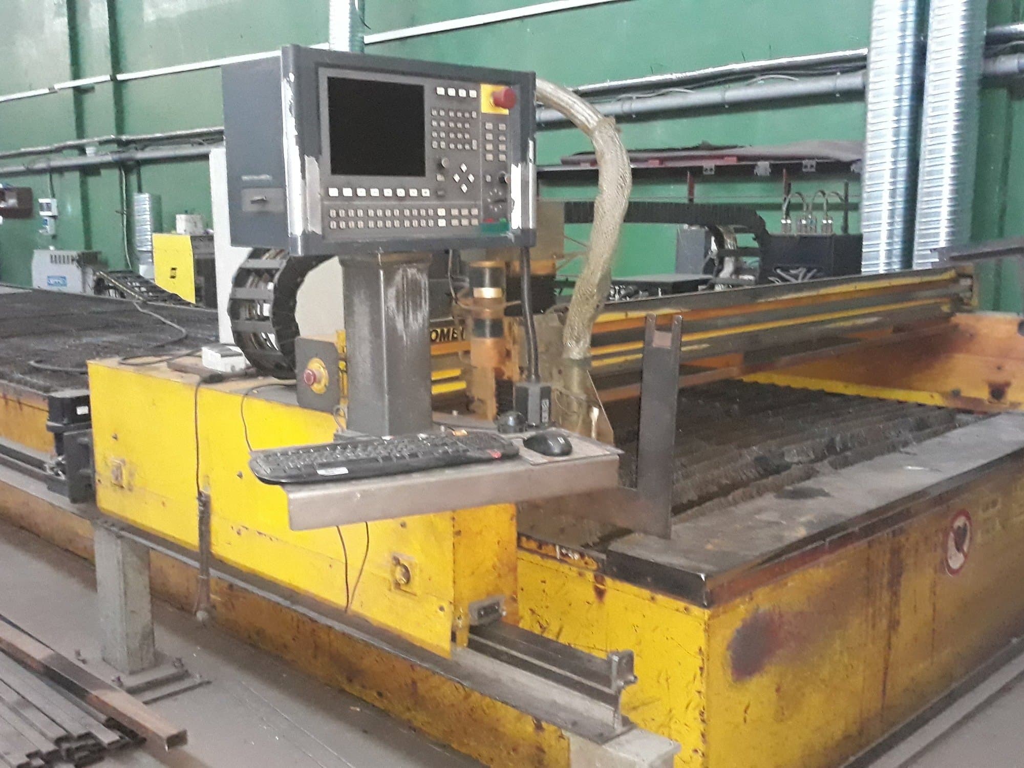 Vooraanzicht van ESAB CXD-P 3000 machine