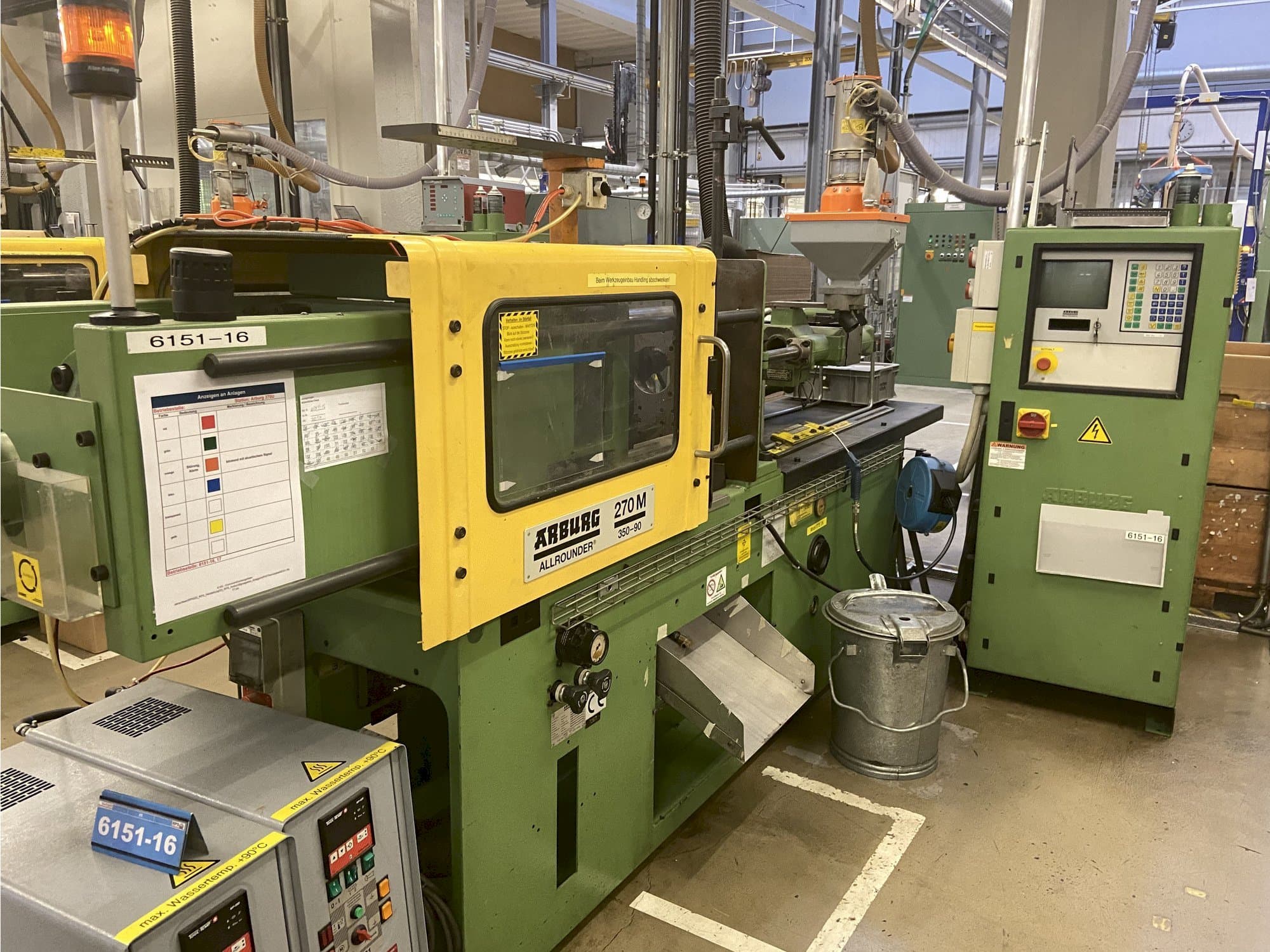 Vooraanzicht van Arburg ALLROUNDER 270 M 350 - 90 machine