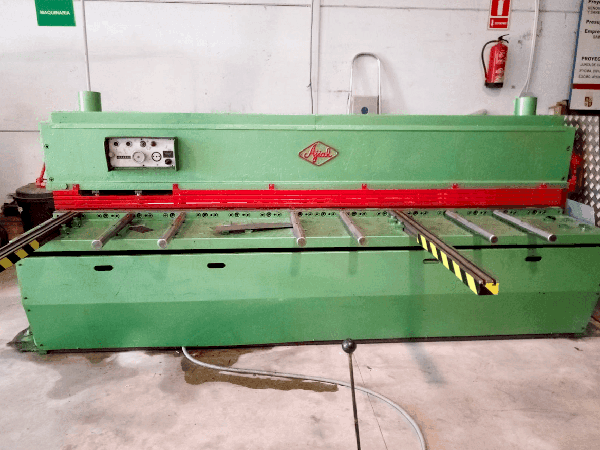 Vooraanzicht van Ajial 630 CA machine