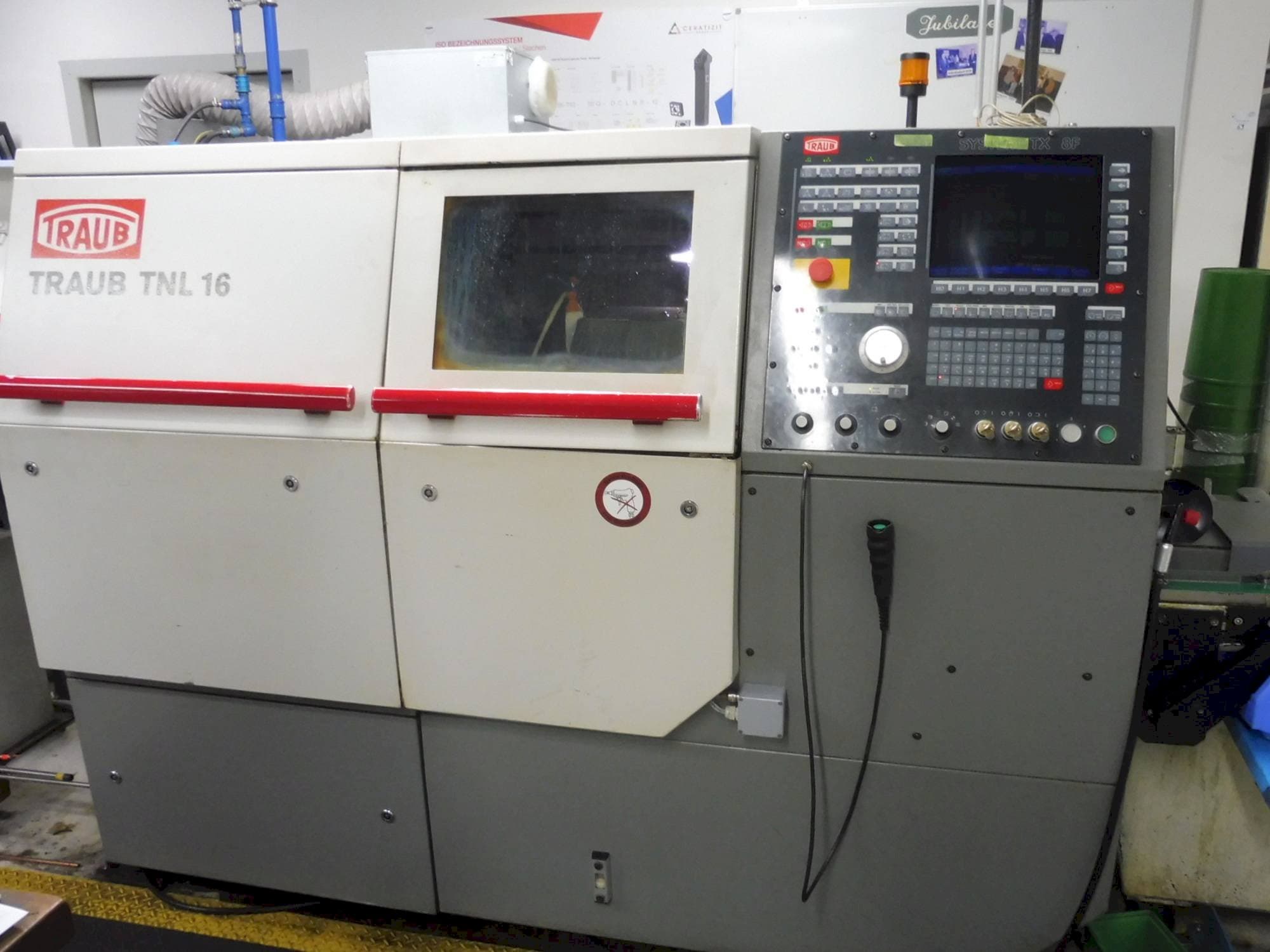 Vooraanzicht van TRAUB TNL 16 machine