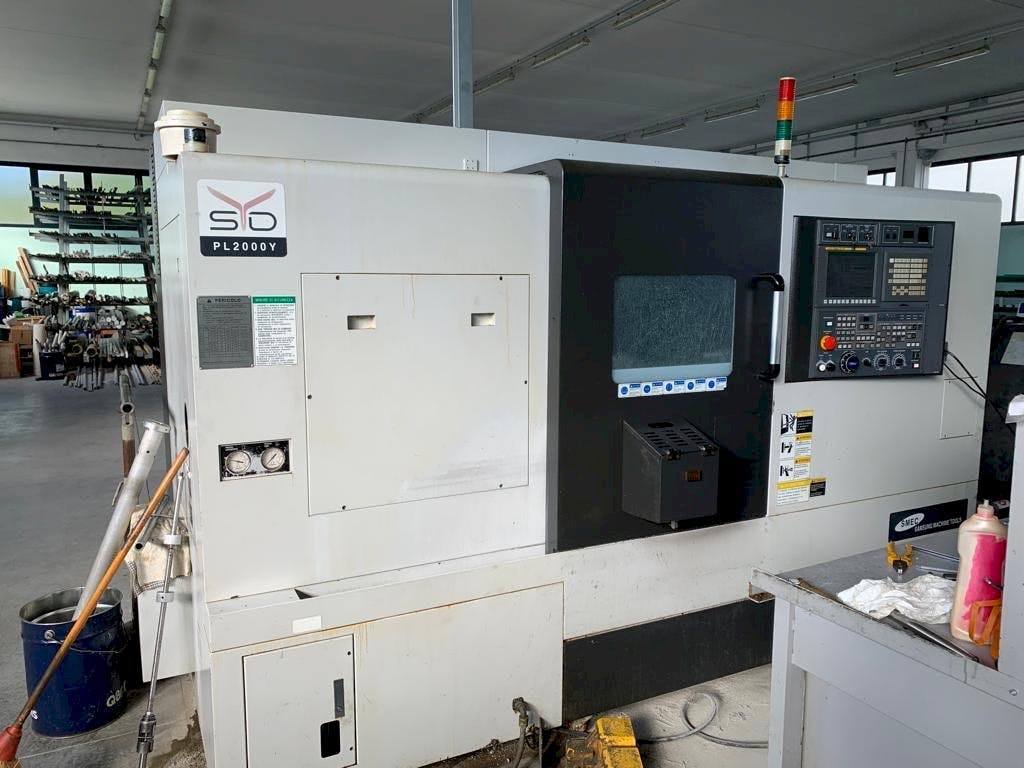Vooraanzicht  van SMEC PL 2000Y  machine