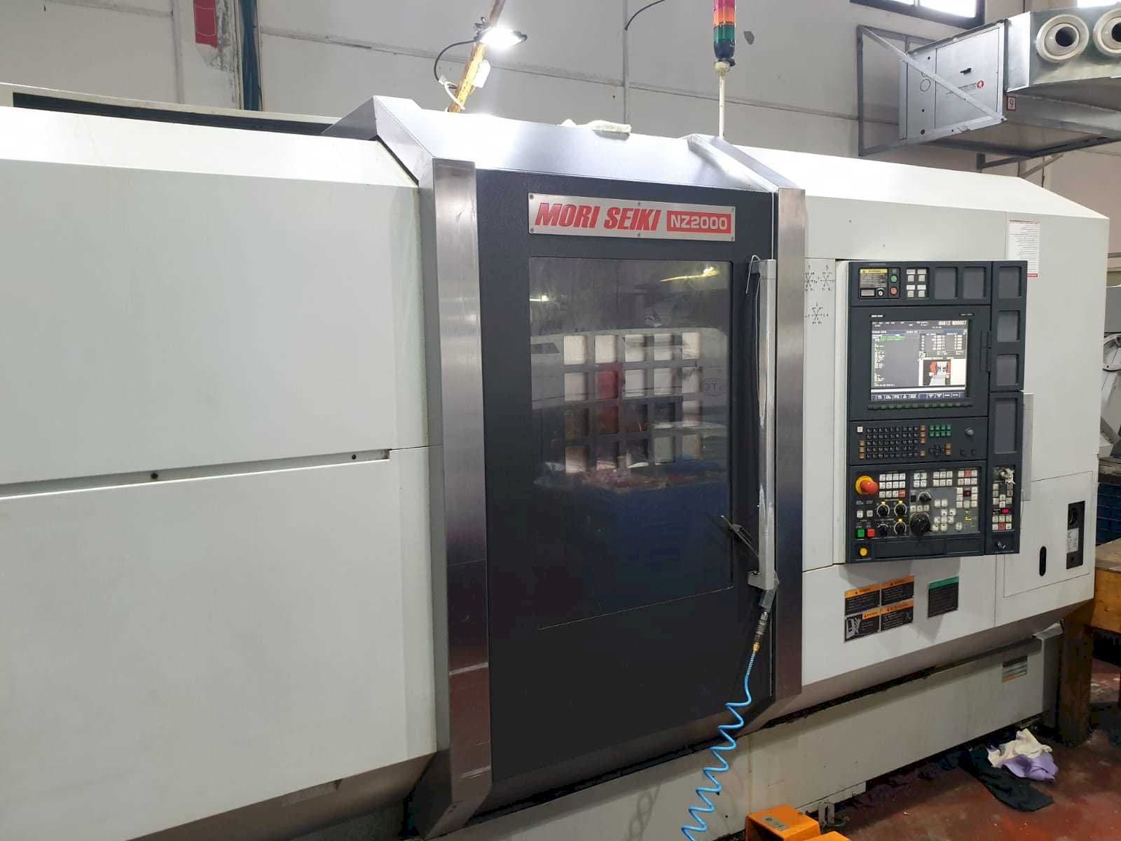 Vooraanzicht van MORI SEIKI NZ2000 T3Y3 machine