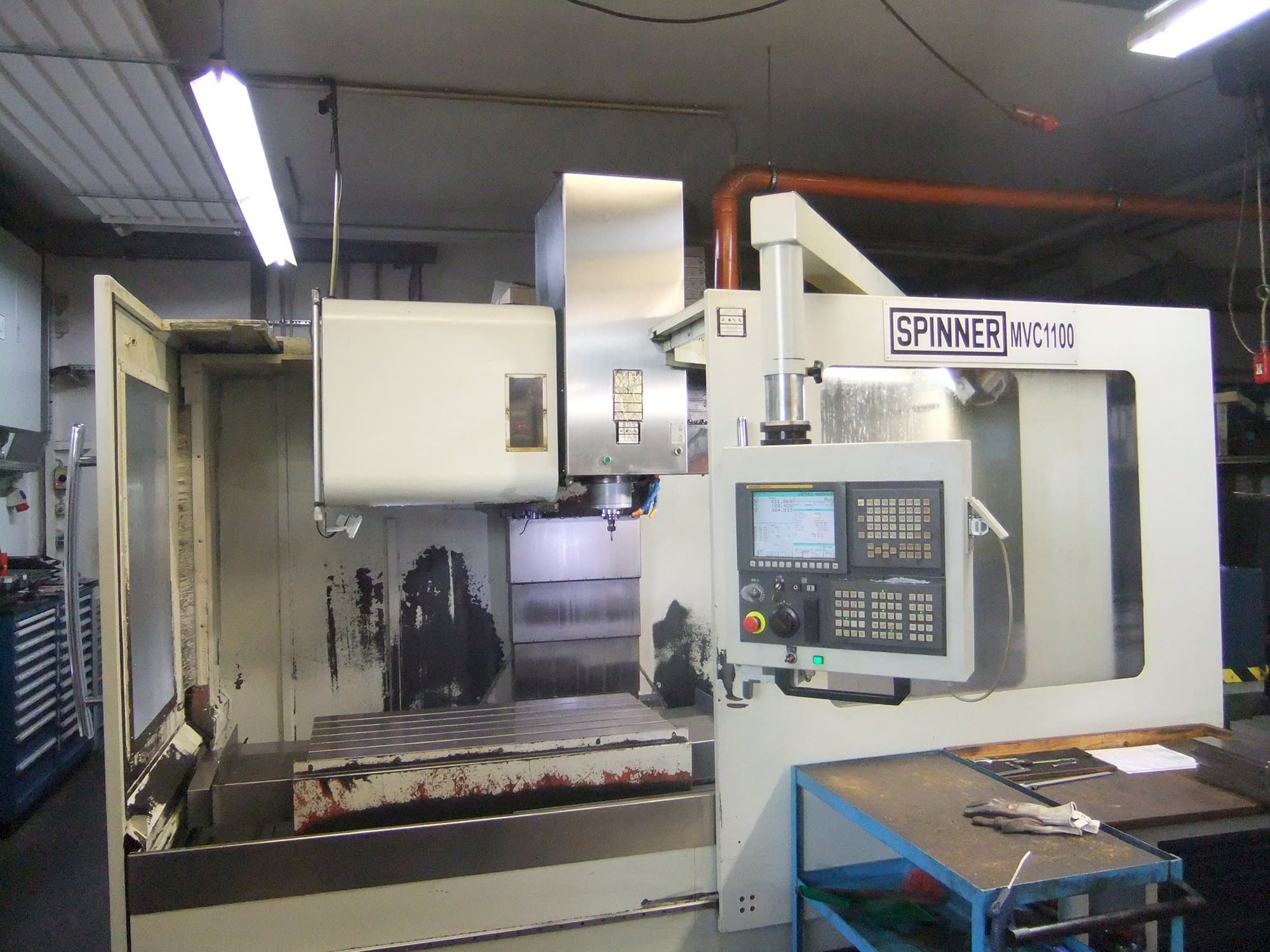 Vooraanzicht van SPINNER MVC1100 machine