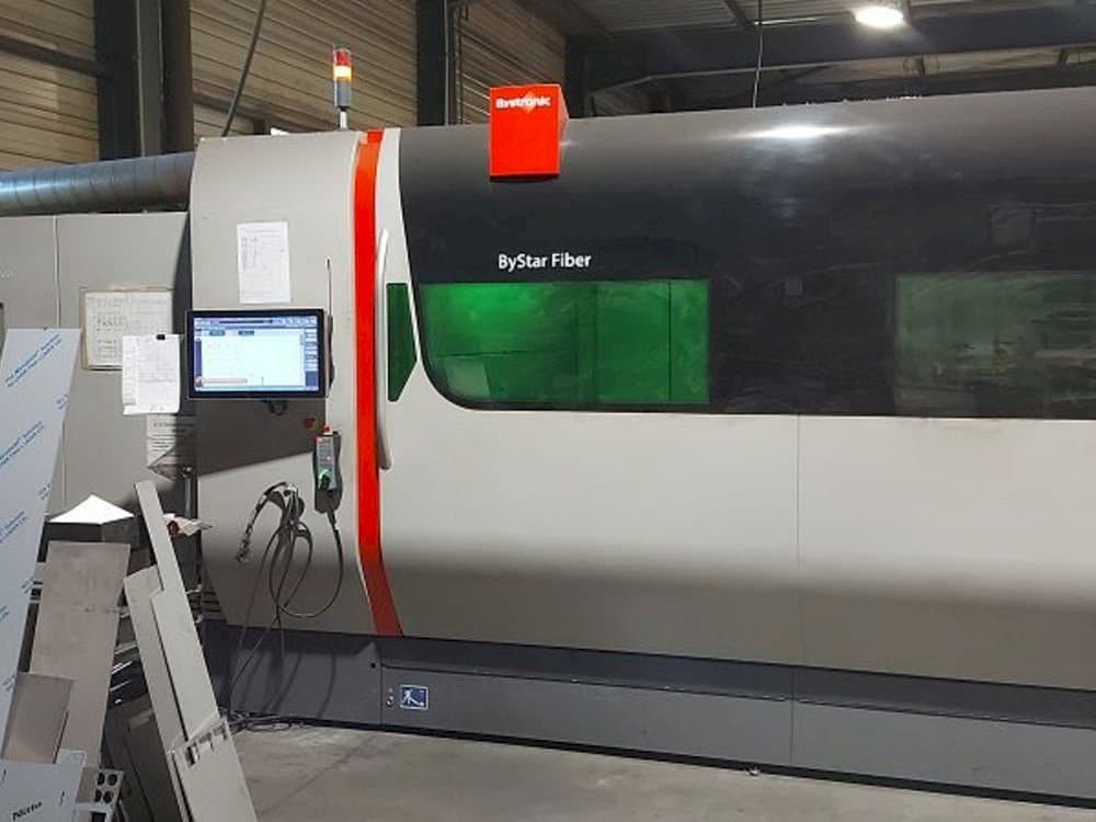 Vooraanzicht van Bystronic Bystar fiber machine