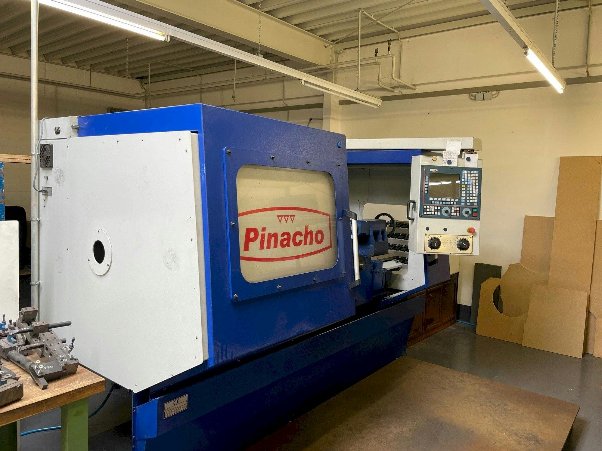 Vooraanzicht  van Pinacho CNC 260  machine