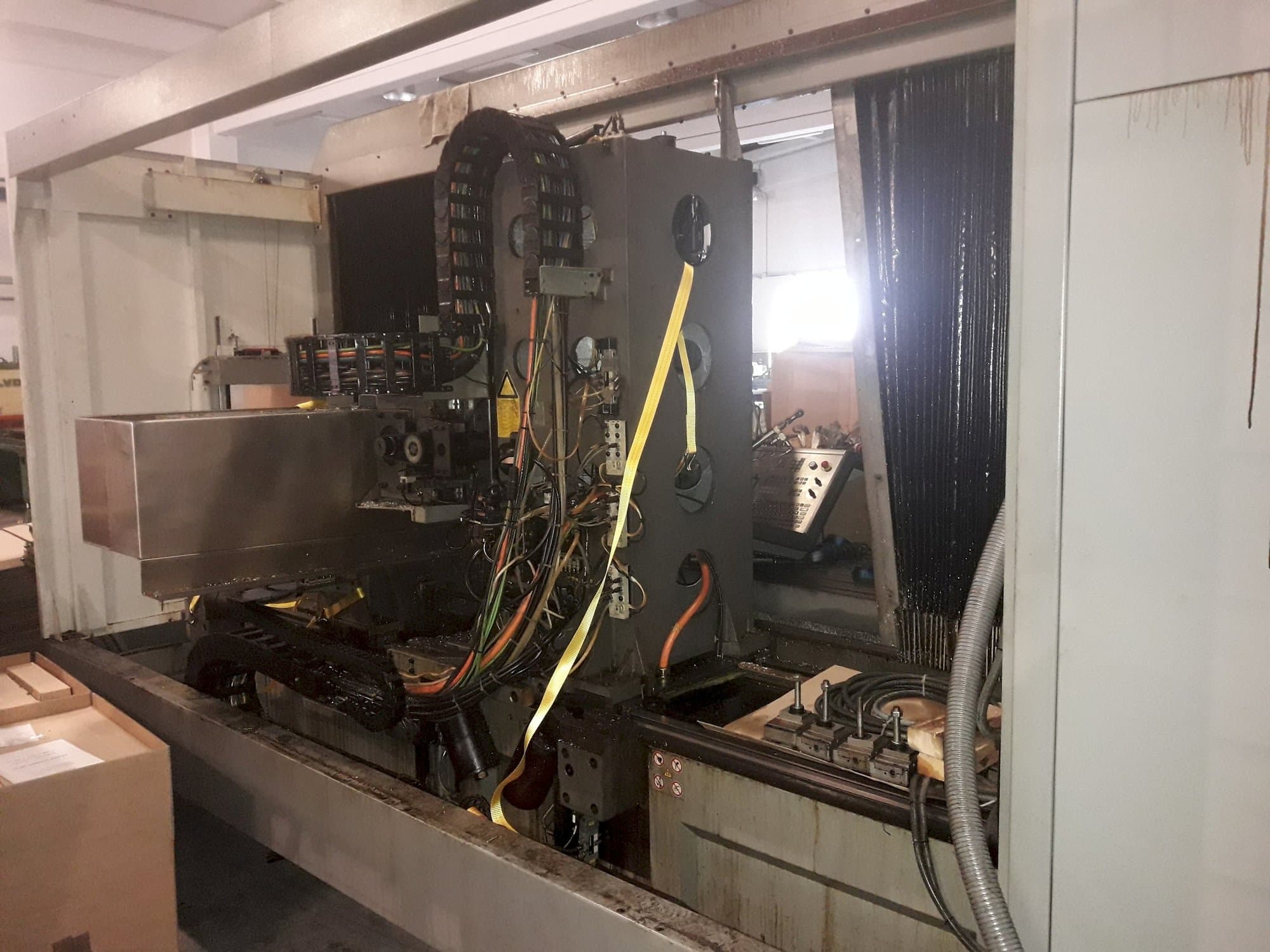 Vooraanzicht van DMG DMF 220 linear machine