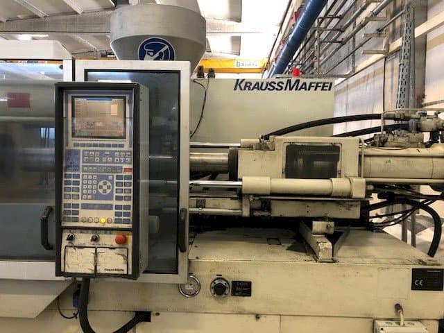 Vooraanzicht van Krauss Maffei 150-700 C2 machine