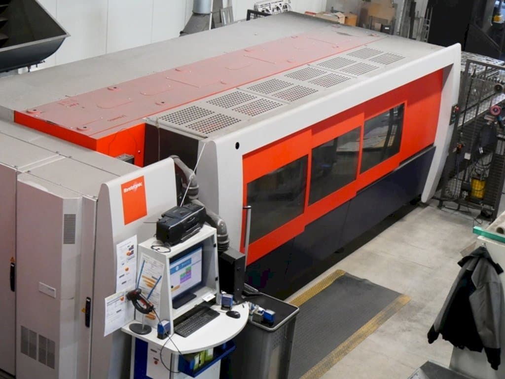 Linkerzijdeaanzicht  van Bystronic BySpeed Pro  machine