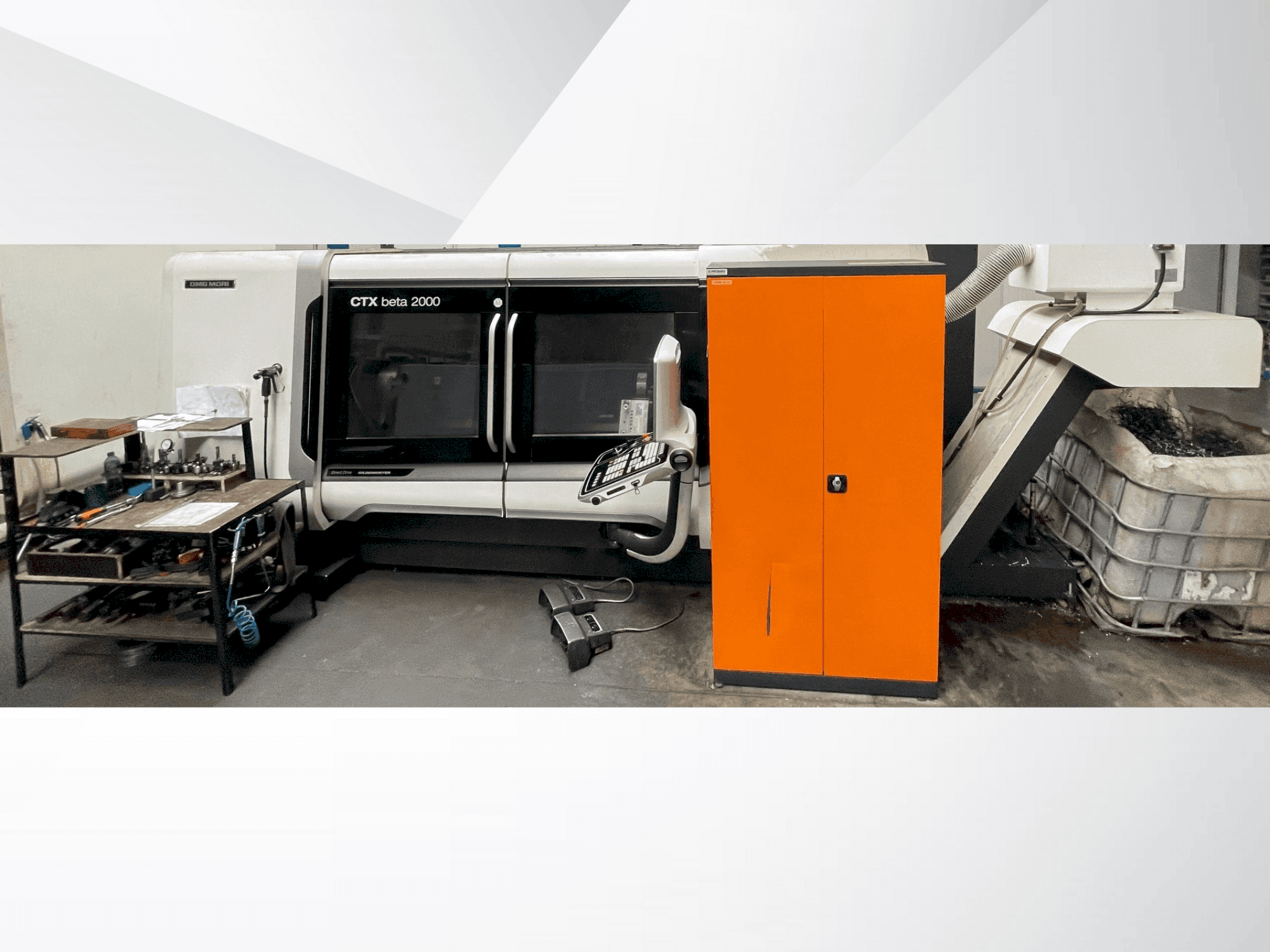 Vooraanzicht van DMG MORI CTX 2000 machine