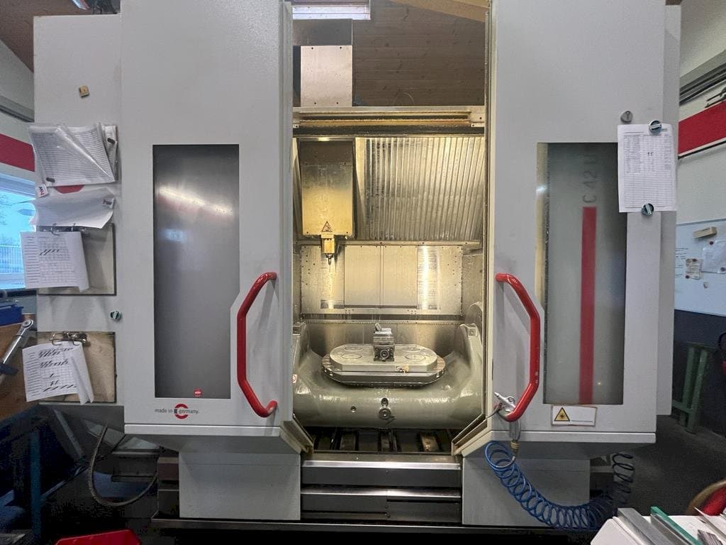 Vooraanzicht  van HERMLE C42 U  machine