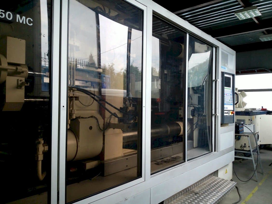 Vooraanzicht van Krauss Maffei KM 800/1330 MC machine