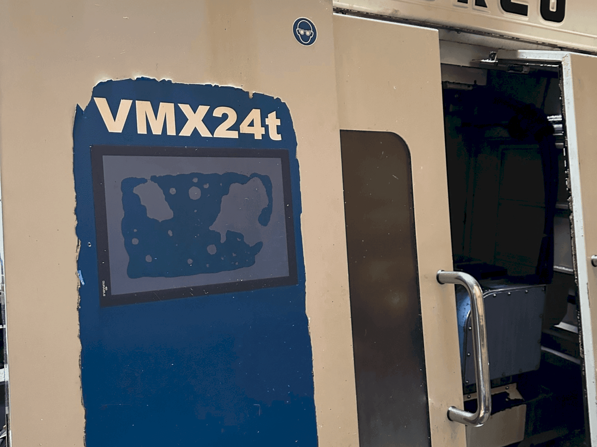 Vooraanzicht  van Hurco VMX24t  machine