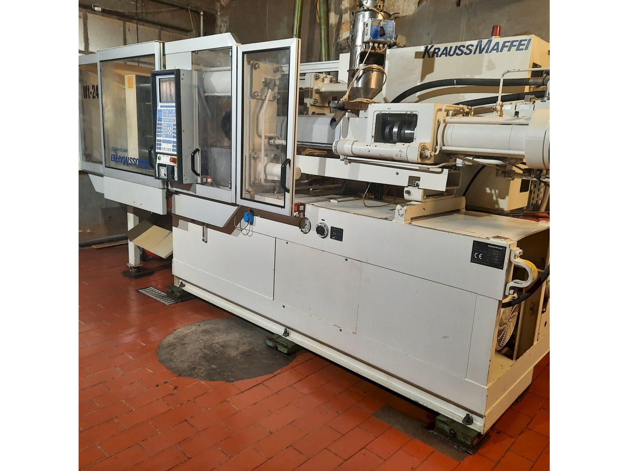 Vooraanzicht van Krauss Maffei KM 125-520 C2 machine