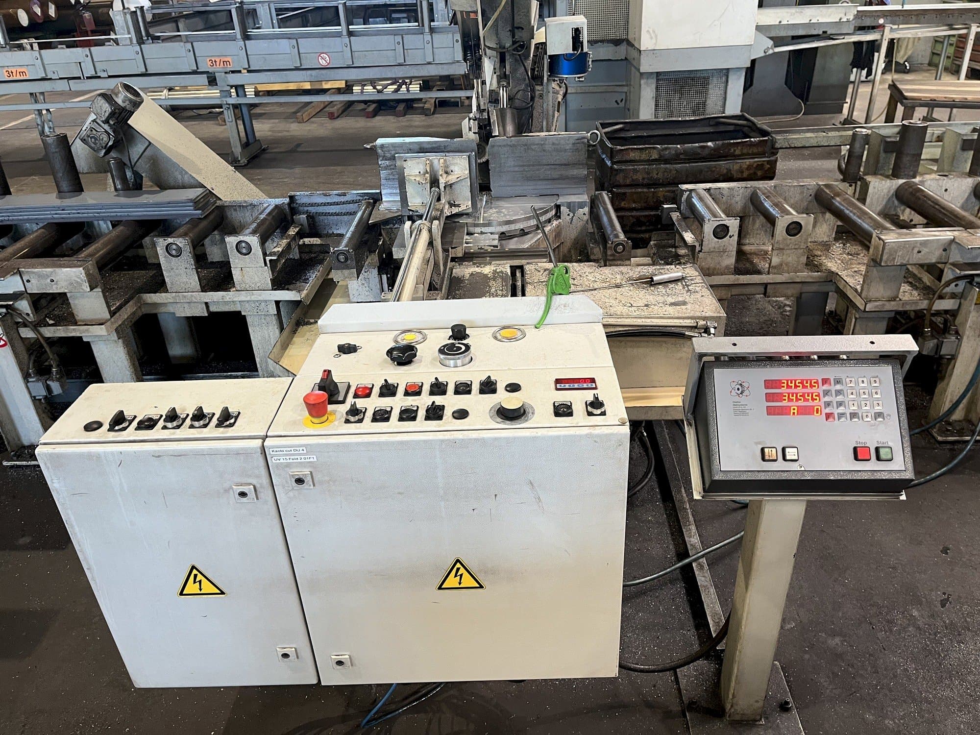 Vooraanzicht van KASTO cut DU 4 machine