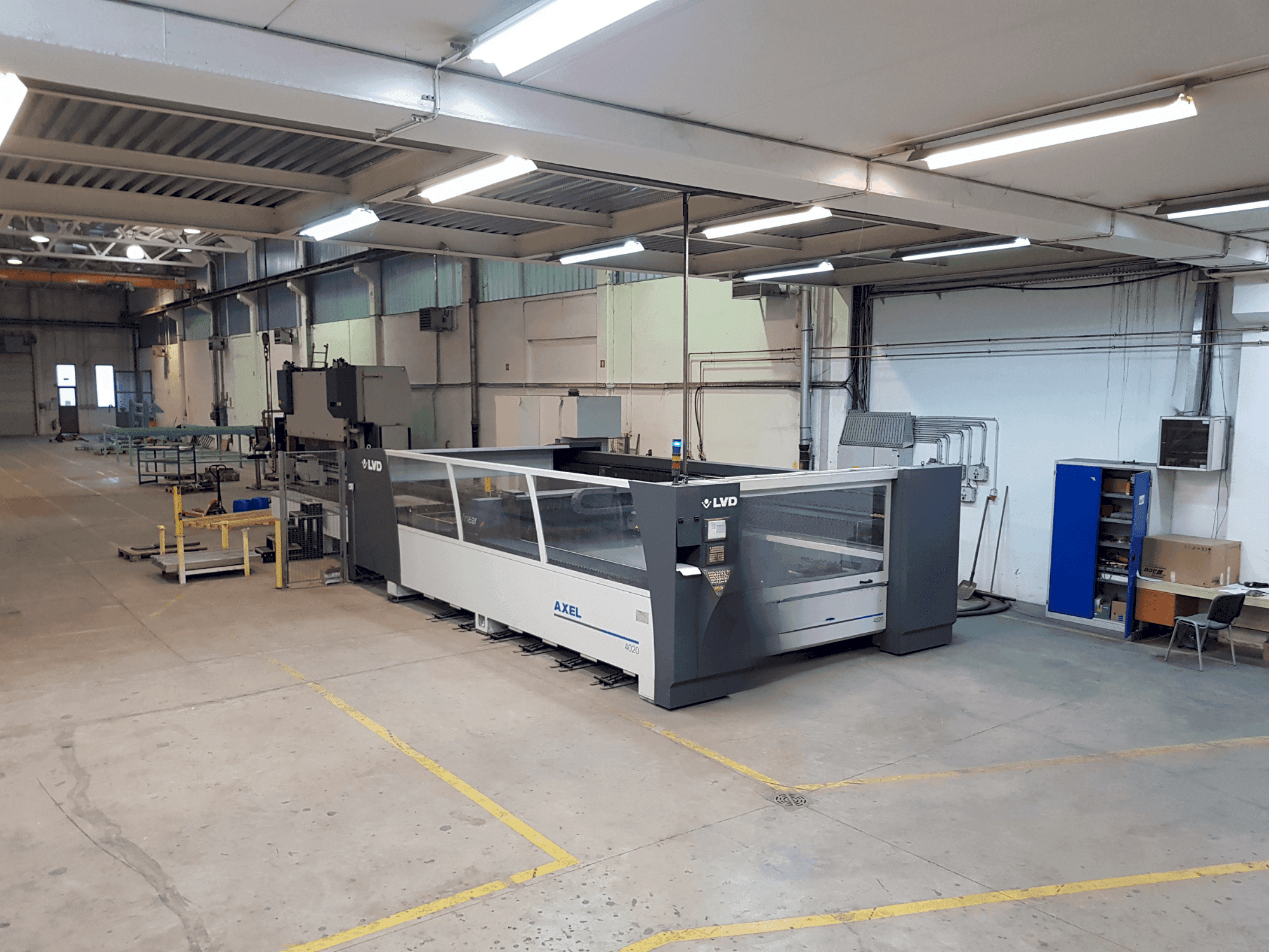 Vooraanzicht van LVD Axel 4020 machine