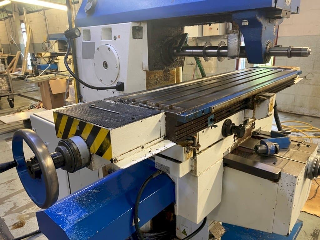 Vooraanzicht van TOS Olomouc FGU 32 machine