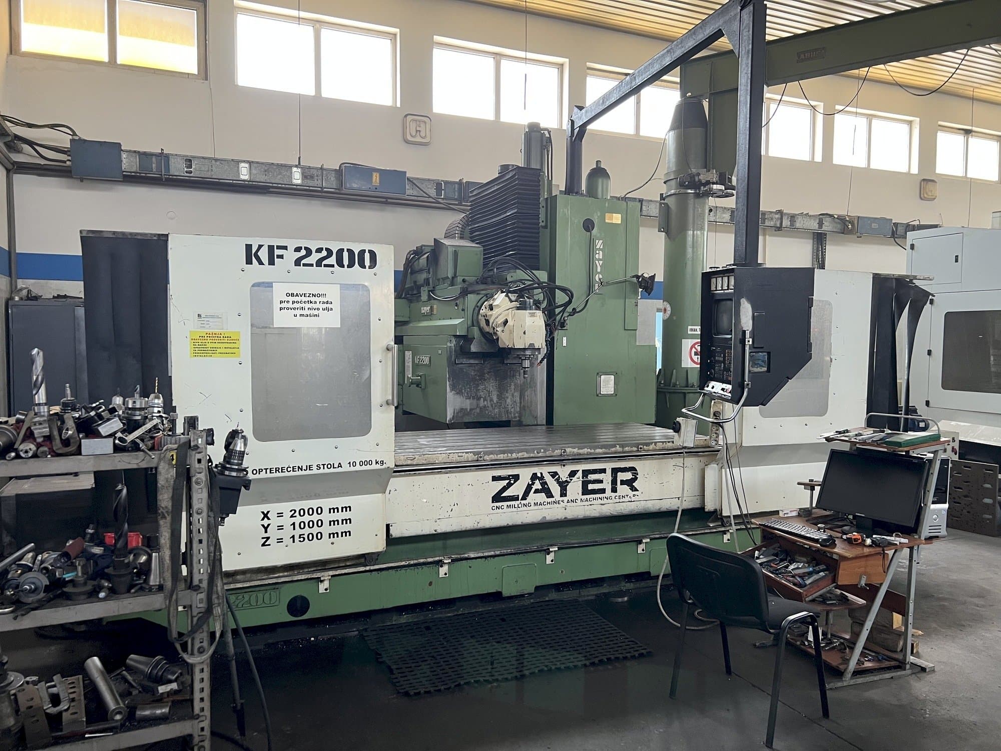 Vooraanzicht  van Zayer KF 2200  machine