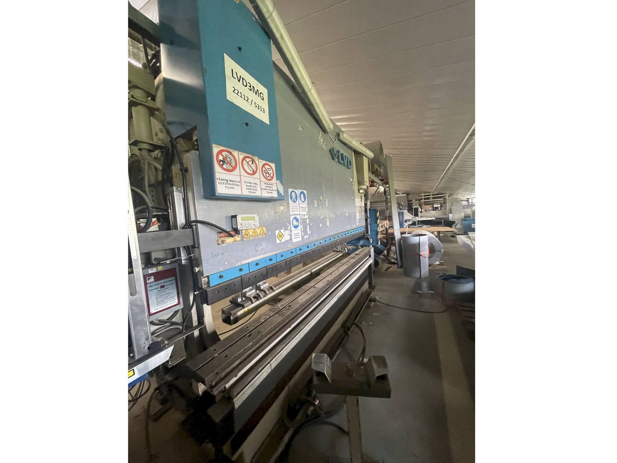 Vooraanzicht van LVD Ppeb 110/30 machine