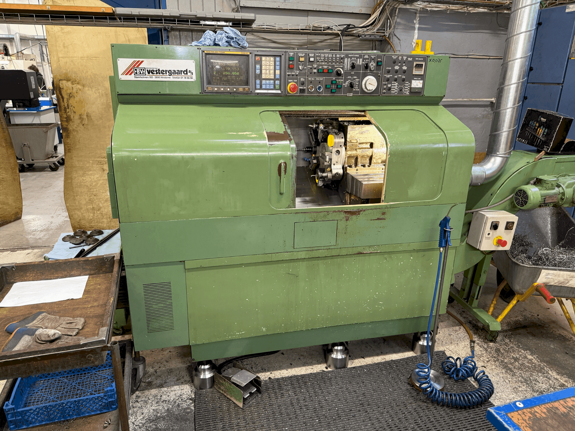 Vooraanzicht van NAKAMURA TMC-15 machine