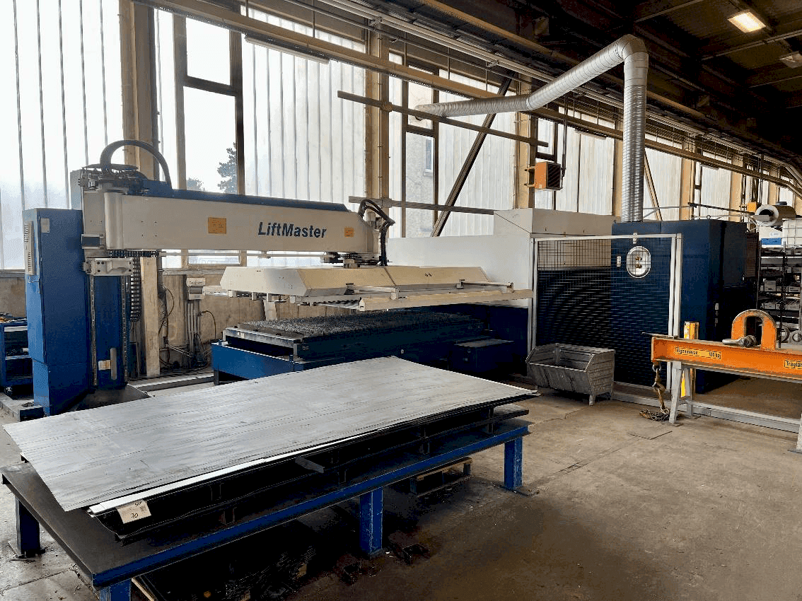 Vooraanzicht van TRUMPF TruLaser 3030 Fiber machine