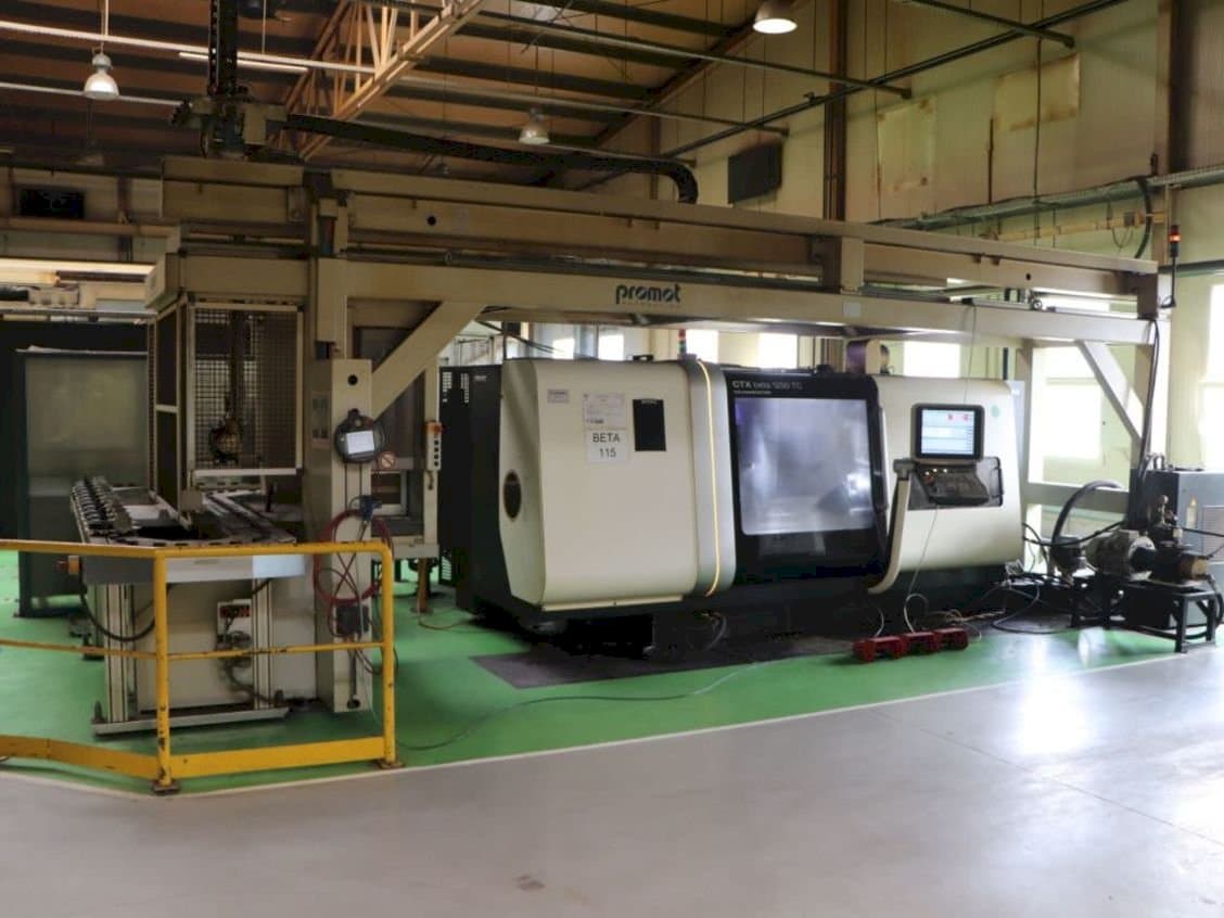 Vooraanzicht van DMG CTX Beta 1250 TC machine