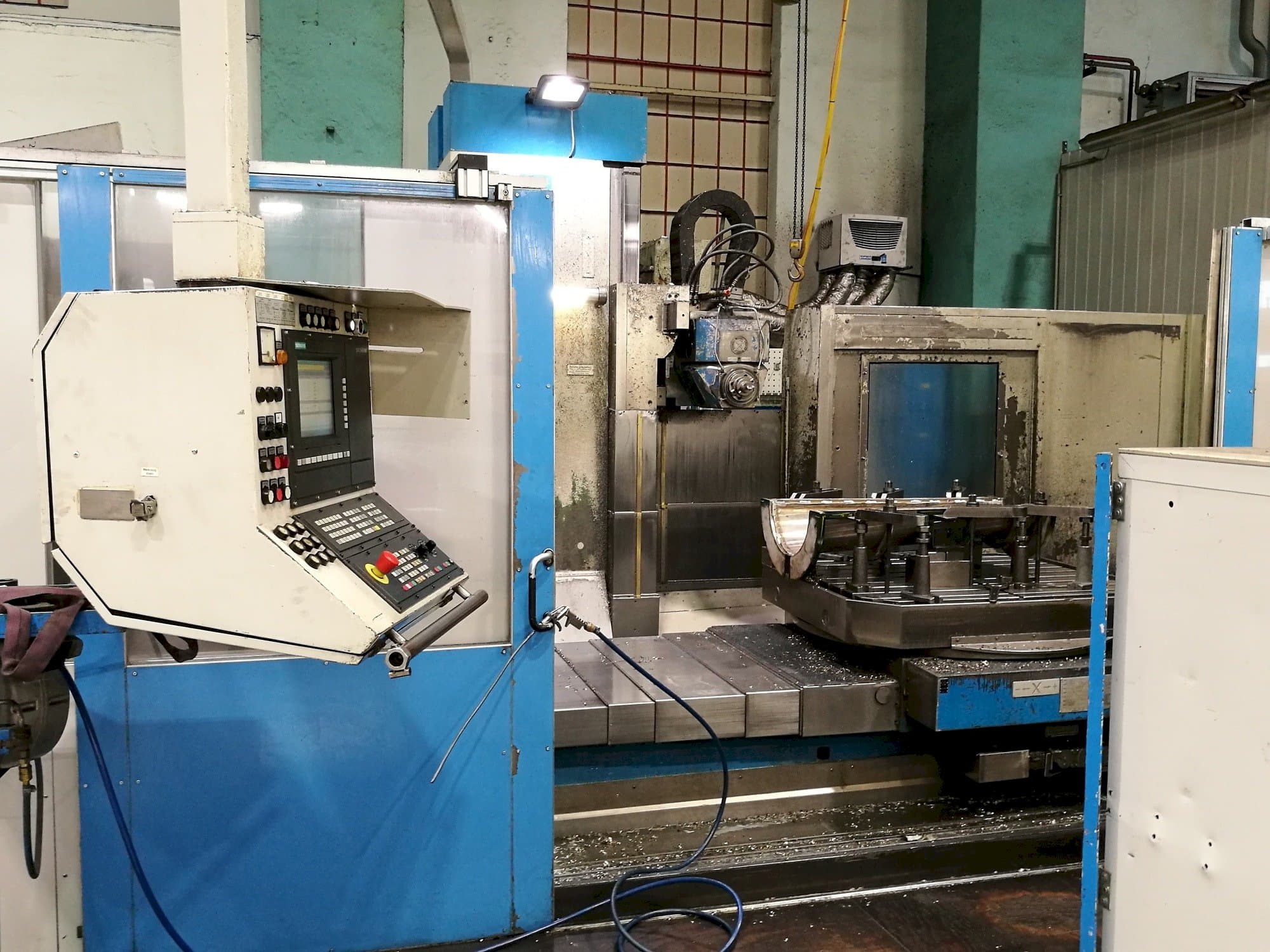 Vooraanzicht van Kekeisen UBF 2500 machine