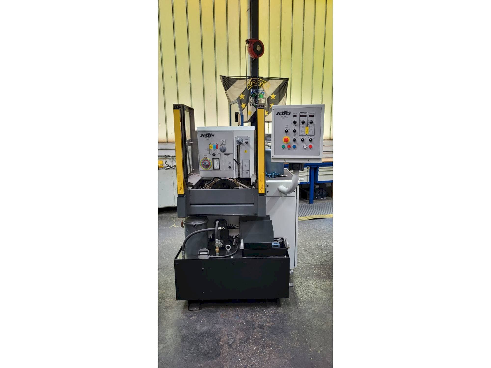 Vooraanzicht van Sunnen ML-2000 machine