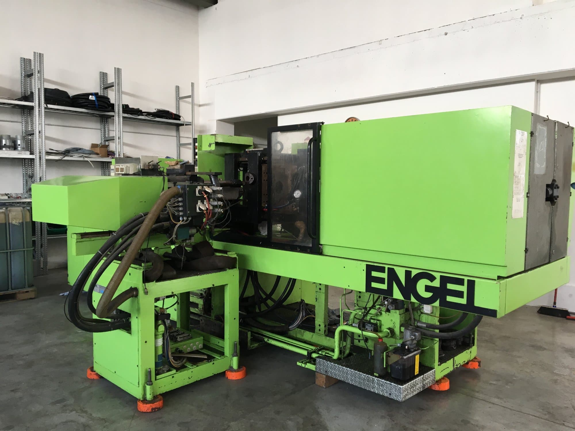 Recht aanzicht van ENGEL ES 600H/330L/125H-2F machine