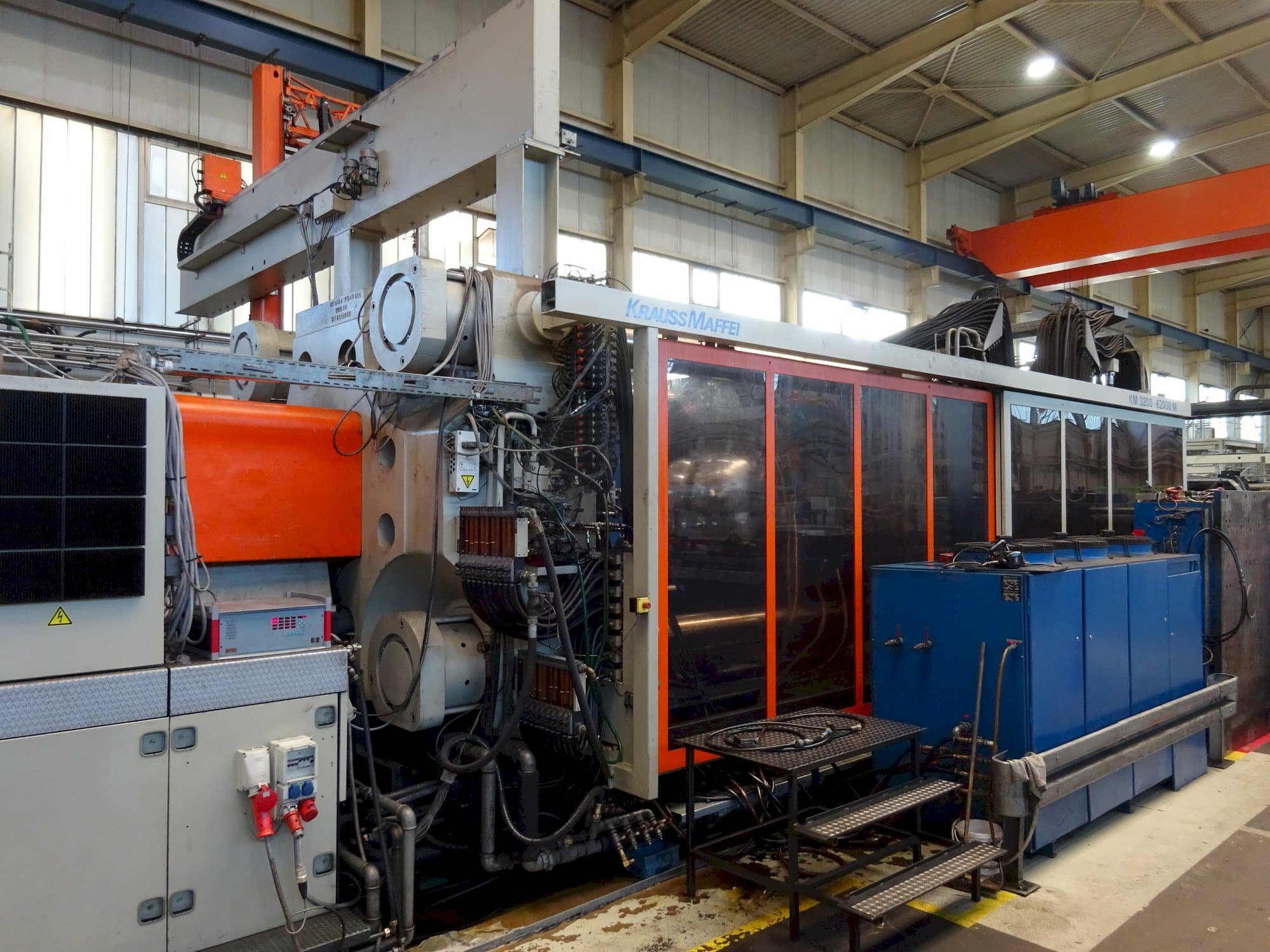 Vooraanzicht van Krauss Maffei 3200-62000 M machine