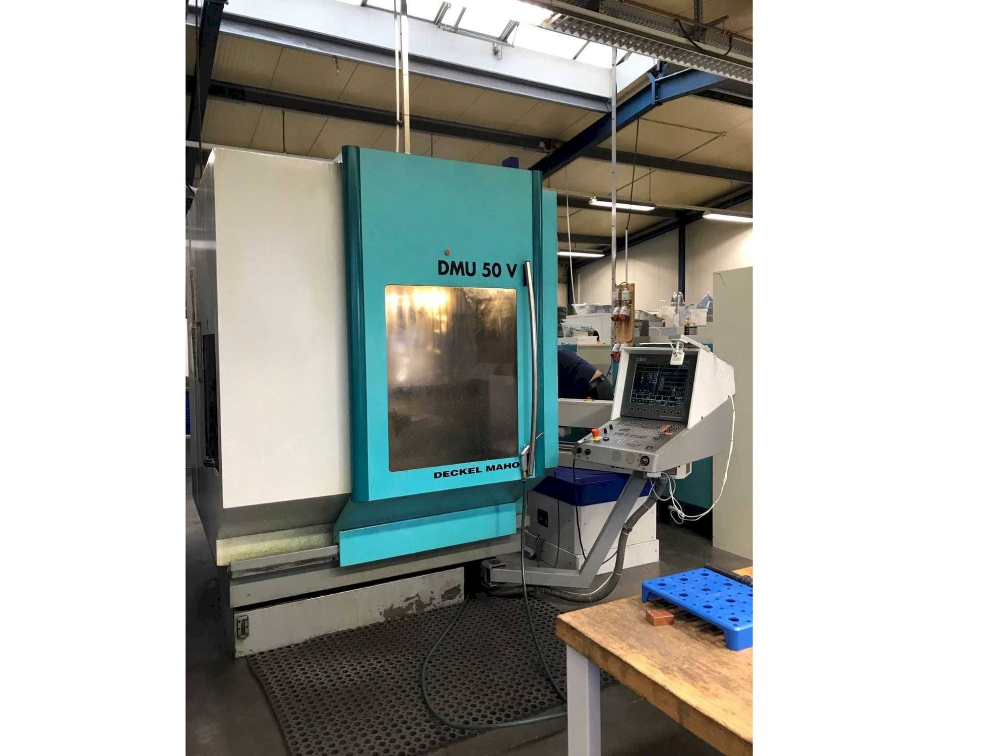 Linkerzijdeaanzicht van DECKEL MAHO DMU 50 V machine