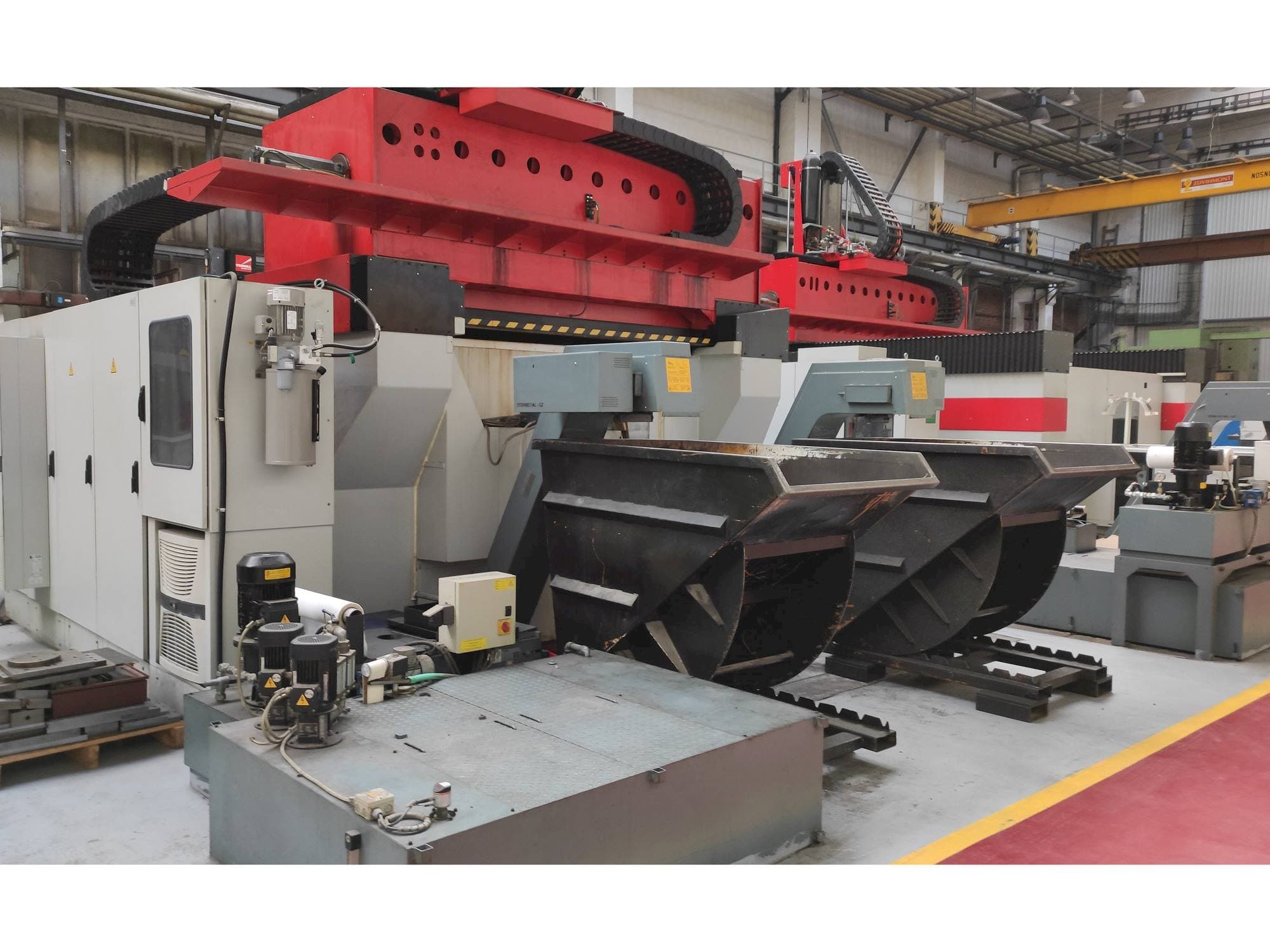 Vooraanzicht van TRIMILL VU 2313 machine