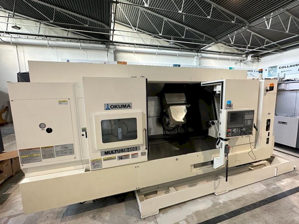 Vooraanzicht van Okuma MULTUS B400C machine