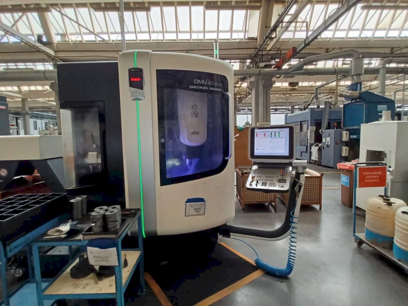 Vooraanzicht van DMG DMU 40 evo machine