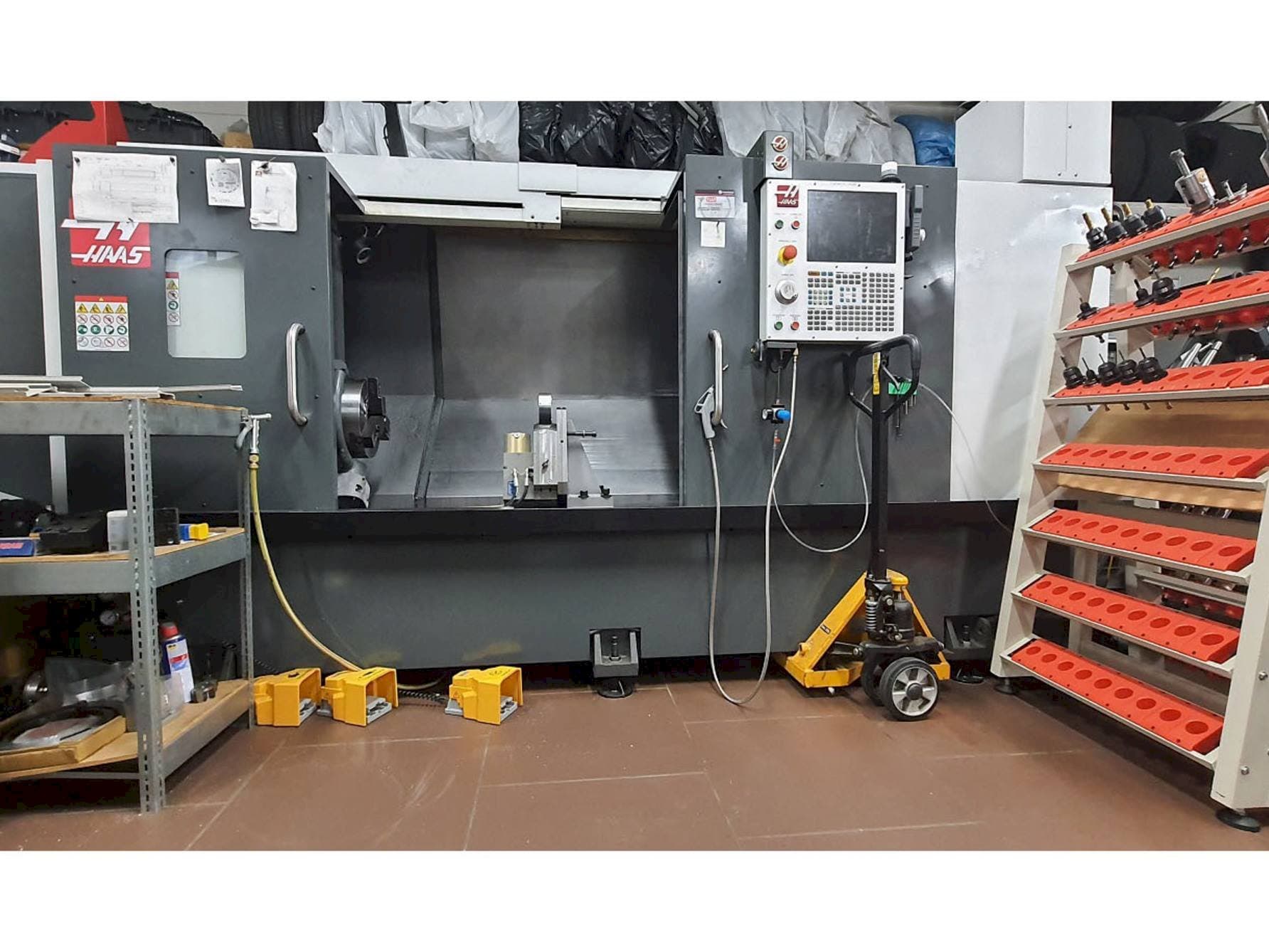 Vooraanzicht van HAAS ST-30L machine