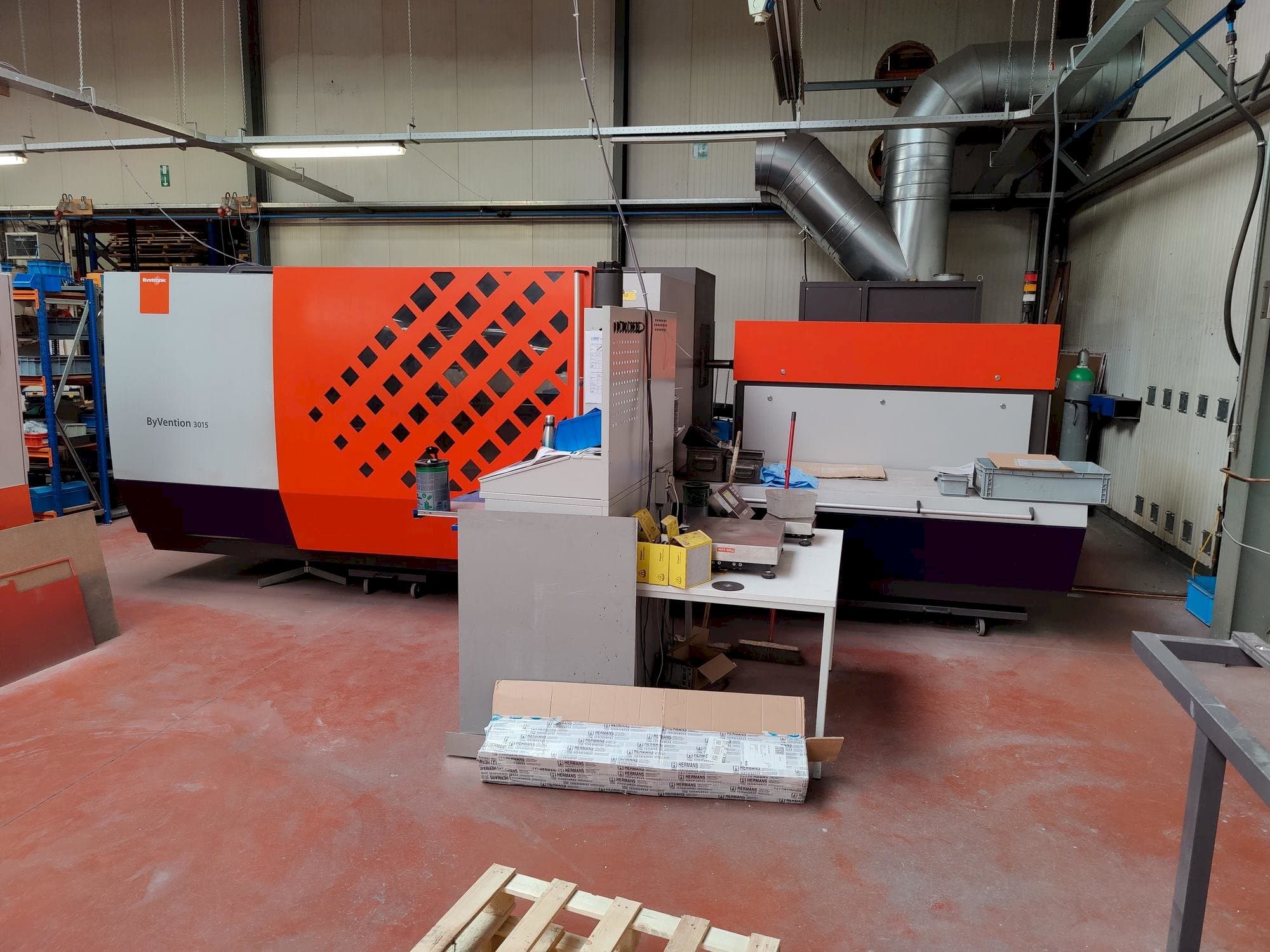 Vooraanzicht van Bystronic ByVention 3015 machine