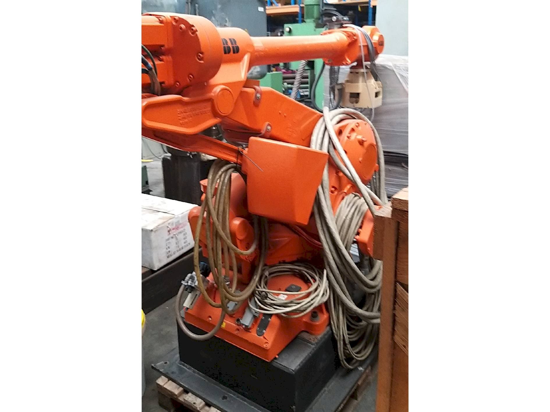Vooraanzicht van ABB IRB 4400 machine