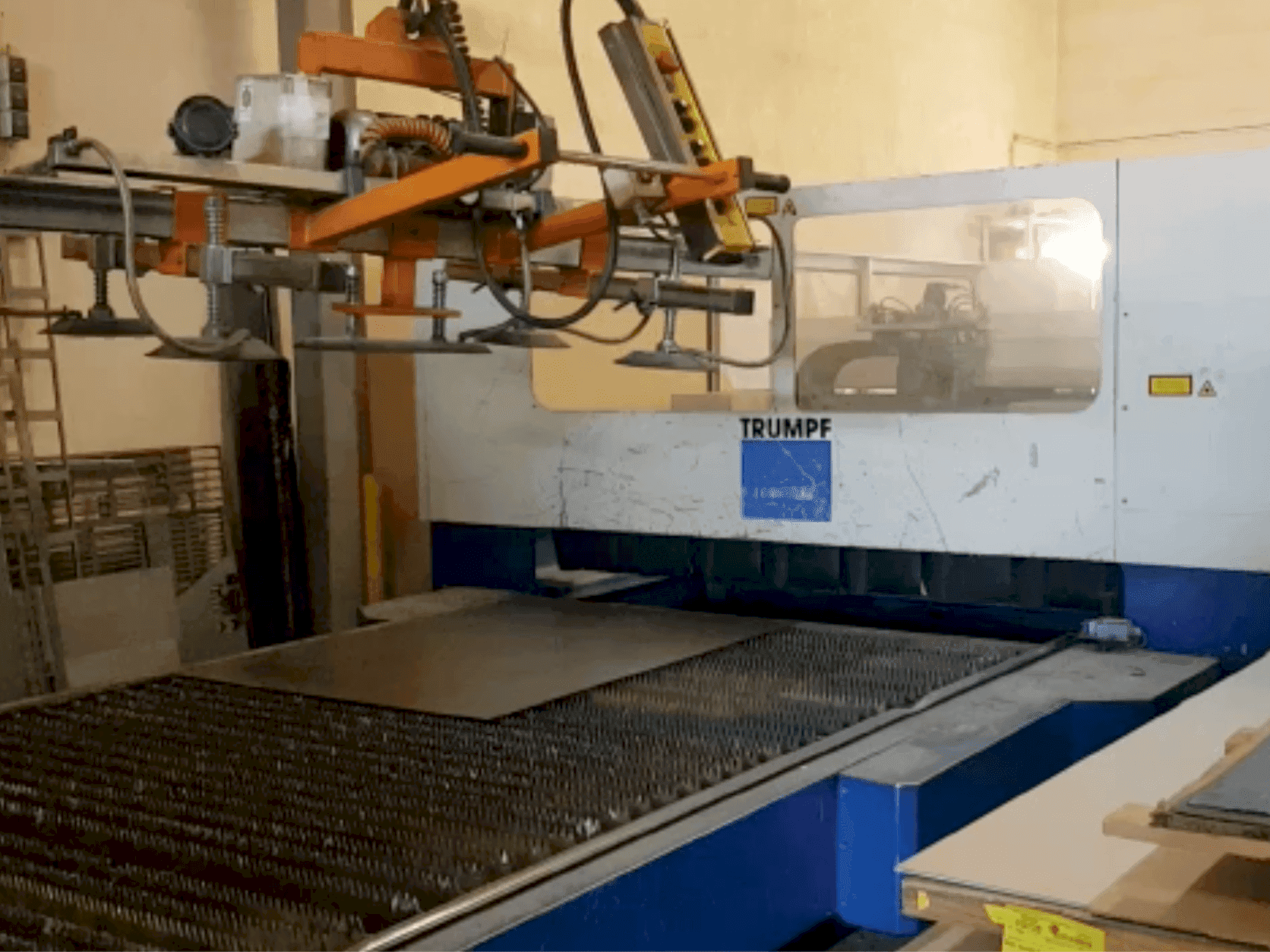 Vooraanzicht  van Trumpf Trumatic L3030  machine