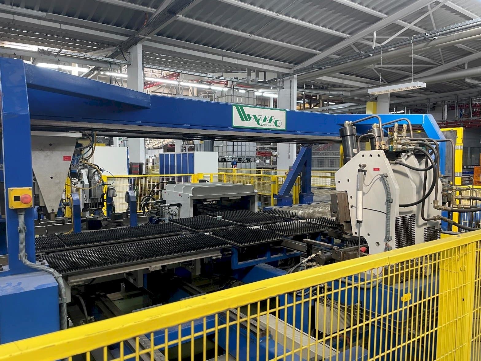 Vooraanzicht  van WEMO Punching-Bending-System  machine