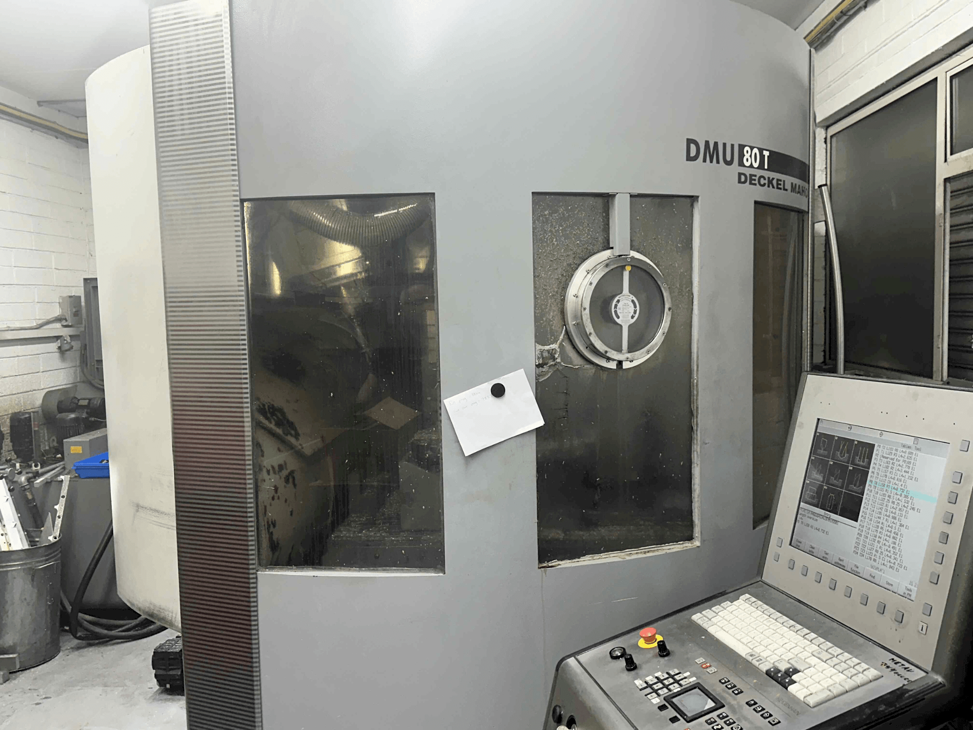 Vooraanzicht  van DECKEL MAHO DMU 80T (2002)  machine