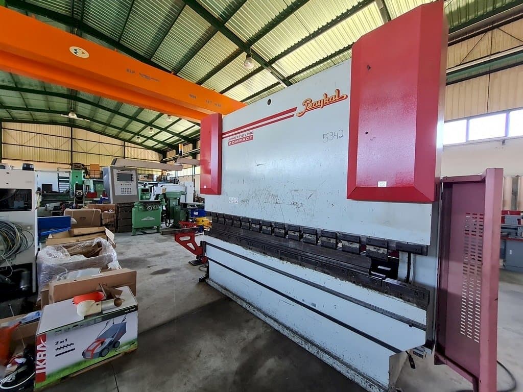Vooraanzicht van Baykal APHS 3112 x 240 machine