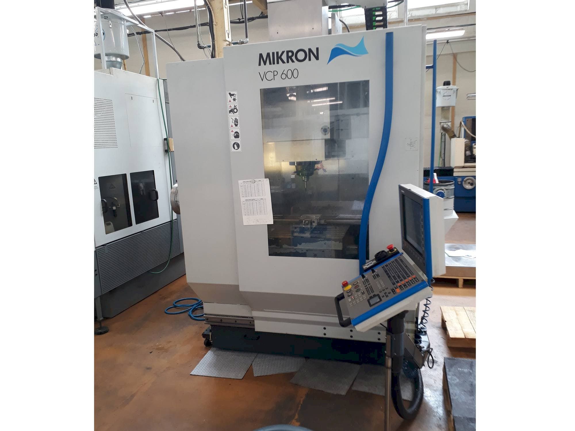 Vooraanzicht van MIKRON VCP 600 machine