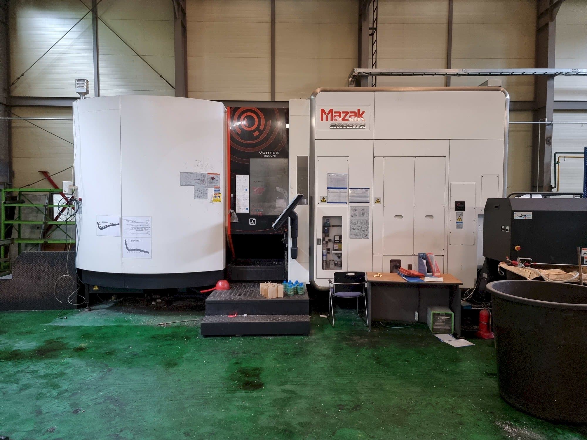 Vooraanzicht van Mazak VORTEX i-800V/8 machine