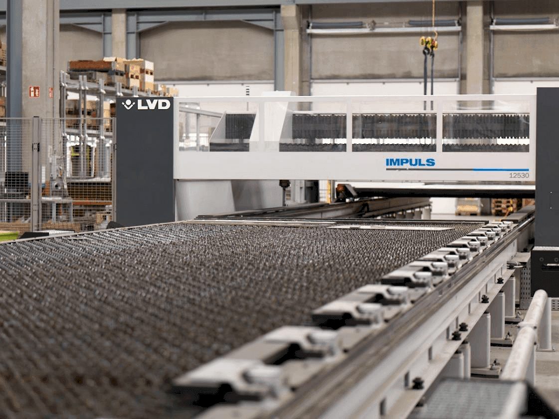 Vooraanzicht van LVD Impuls 12530 machine