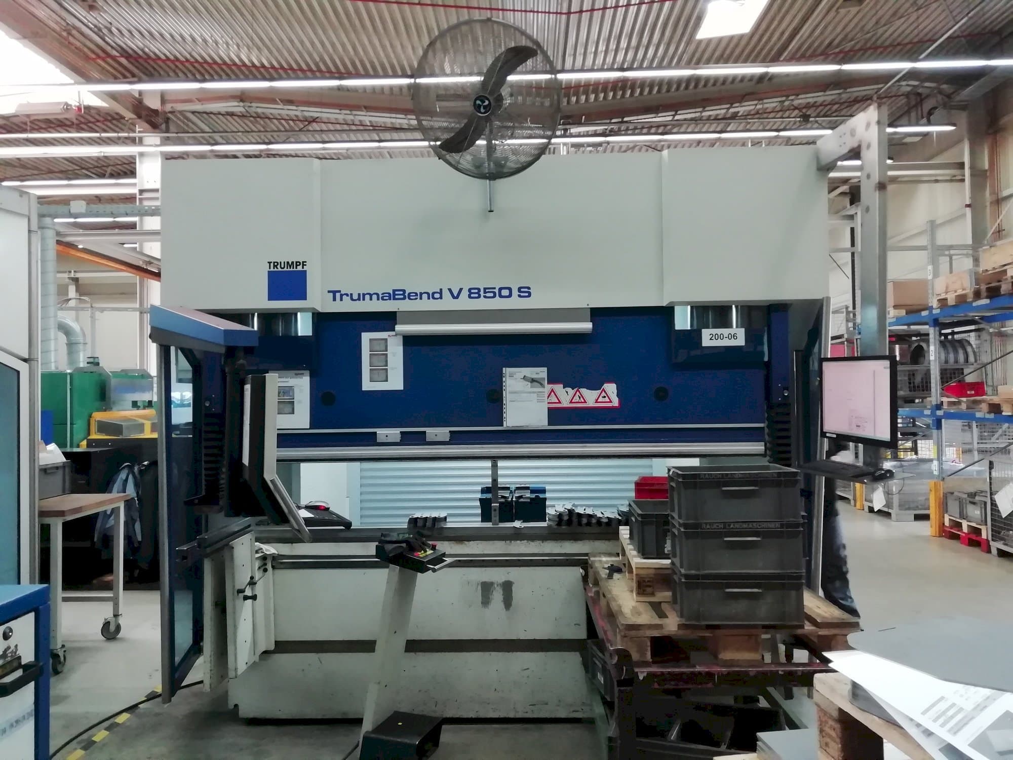 Vooraanzicht van Trumpf TrumaBend V 850 S machine