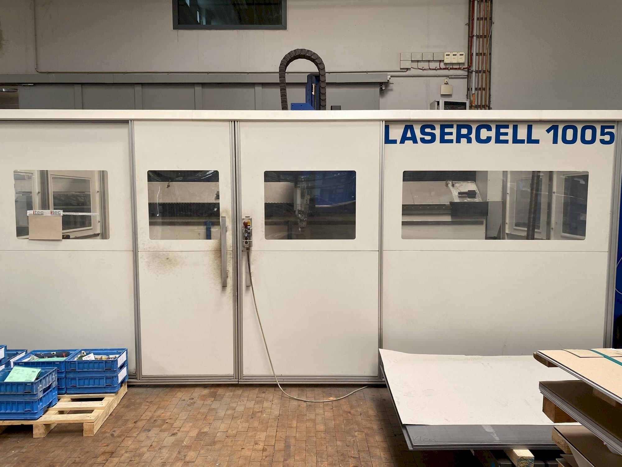 Vooraanzicht van Trumpf TLC 1005 machine