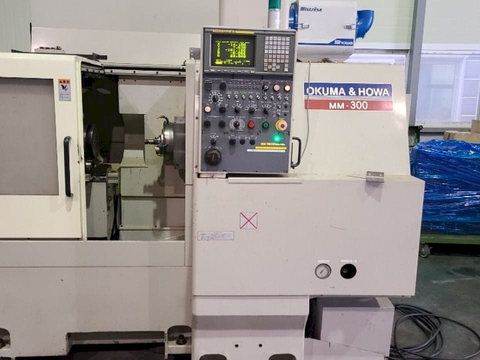 Vooraanzicht  van OKUMA&HOWA MM-300  machine